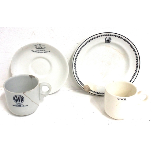 260 - Great Western Railway table china - GWR tea cup, GWR roundel tea cup cracked & chipped, GWR Rtn to P... 