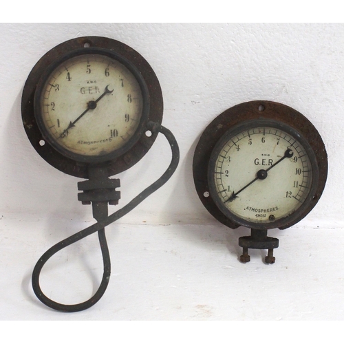 341 - Great Eastern Rly cased carriage gas gauges marked 