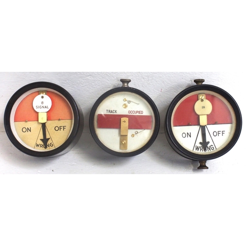 390 - BR Thompson signal box repeaters/indicators - two Home signal & the rarer track circuit banner, all ... 