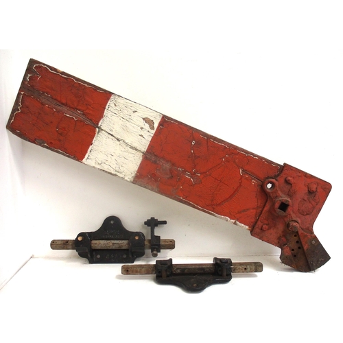 404 - GWR wooden home signal arm and pivot casting (no spectacle plate), 40