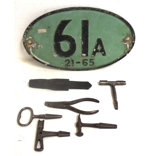 441 - Miscellaneous small items - Carriage Keys - GWR, Midland Rly, LNWR, Rhymey Railway, GWR SIGNAL DEPT ... 