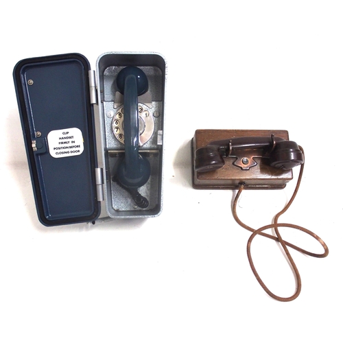 522 - Substantial weatherproof lineside telephone with dial (as new condition) & handset with wooden case.... 