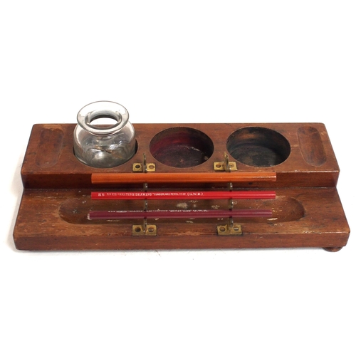 571 - GWR (nicely branded underneath) hardwood desk tidy/pen stand complete with GWR engraved glass inkwel... 