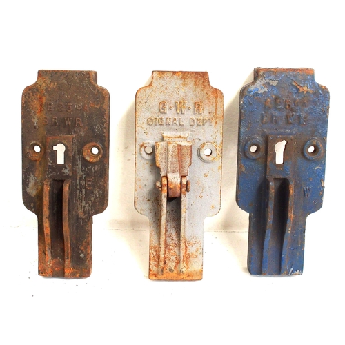 581 - SR C/I signal lamp case on original bracket (no top), GWR & BR(W) Annetts lock face plates, Annetts ... 