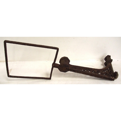 600 - GER C/I wall lamp bracket & hoop to accommodate a 14