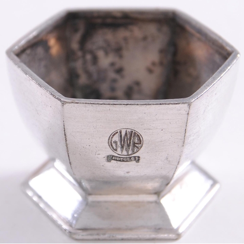 646 - GWR Hotels mustard pot, with roundel, hexagonal, silver plate, height 1¾