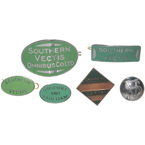 791 - Southern Vectis badges and one button (4), also a pair of Gosport and Fareham - Provincial badges. (... 