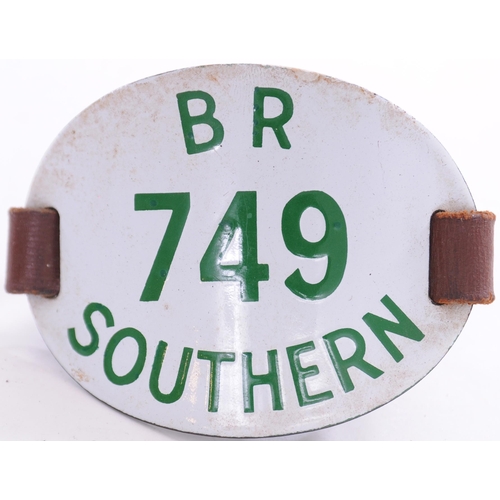 829 - Armbands, SOUTHERN RAILWAY, 455 + BR SOUTHERN, 749, enamel. (2)