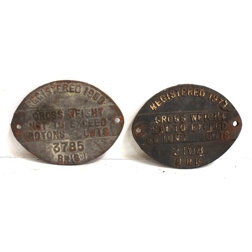 490 - Cast iron wagon registration plates - BR(Sc) 1968 100T 3785, BRB 1972 50T 2108, both unrestored. (2)... 