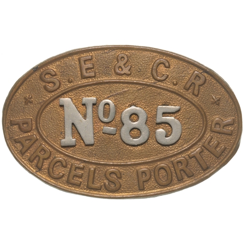 175 - A South Eastern and Chatham Railway cap badge, SE&CR PARCELS PORTER No 85, brass, nickel numerals, 3... 