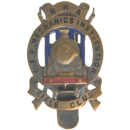 185 - A Great Eastern Railway Mechanics Institute Rifle Club N.R.A. lapel badge, featuring the front of a ... 