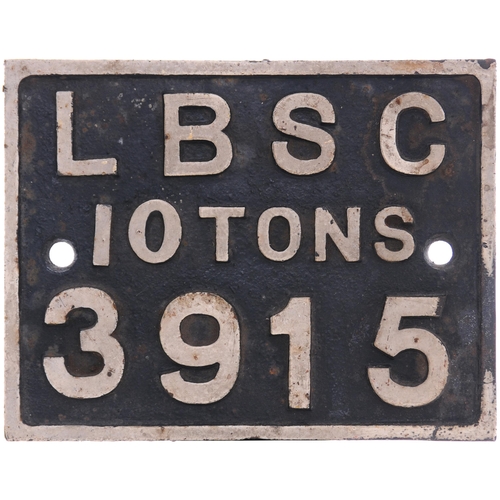 39 - A wagonplate, LBSC, 10 TONS, 3915, Cast iron, 9