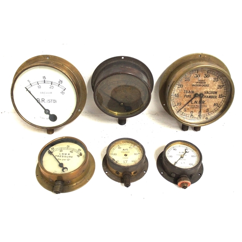 165 - Selection of brass cased steam pressure & vacuum gauges, LNER Duplex has no back cover, one LT Air g... 