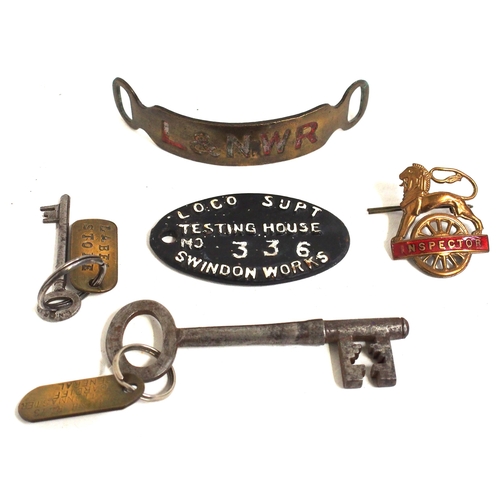 170 - LNWR brass armband No 249, BR (M) Inspector cap badge with pin, keys & brass fobs - GWR kay with 