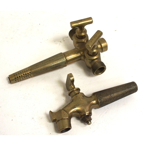 517 - GWR barrel taps, substantial brass one single one double, taps stamped GWR, good condition. (2) (D2)... 