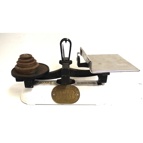 560 - BR(E) small desk top Avery scales & weights (up to 2 Lb) with Pooley registration plate, 9