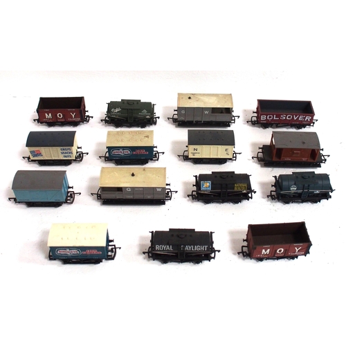 576 - Hornby, Mainline 00 gauge model wagons/tankers all unboxed good condition. (15) (B3) (Dispatch by Ma... 