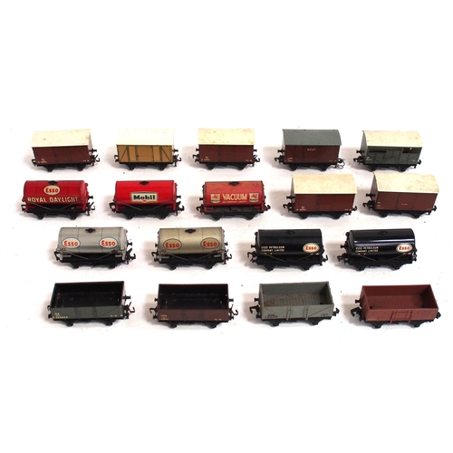 577 - Hornby Dublo wagons & tankers, unboxed however in good condition. (18) (B2) (Dispatch by Mailboxes/C... 