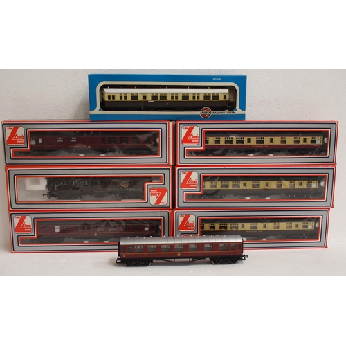 727 - Selection of 00 gauge coaches, Lima, Airfix & Hornby, all in good condition. (8)(D4) (Dispatch by Ma... 