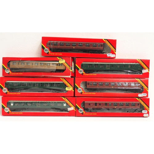 730 - Selection of Hornby 00 gauge coaches, boxed, coaches good one box tatty. (7) (D4) (Dispatch by Mailb... 