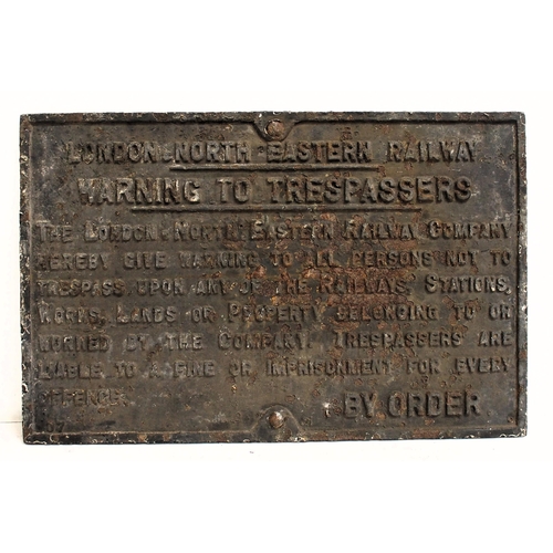 83 - LNER C/I trespass notice (TPLN107) 27¾