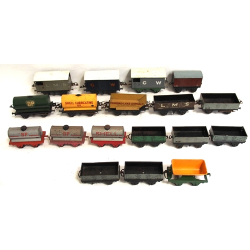 850 - Quantity of Hornby tinplate wagons & coaches all in reasonably good condition including three Pullma... 