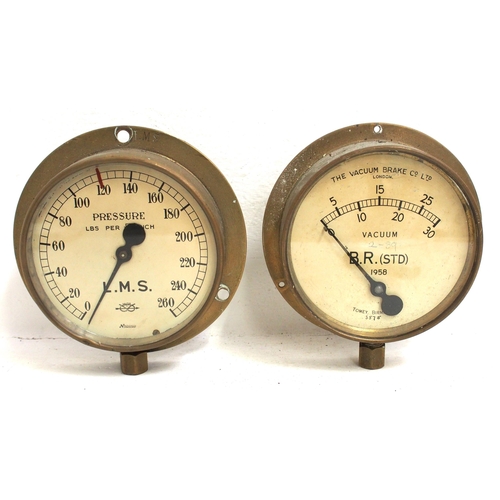 919 - LMS brass cased locomotive steam pressure gauge 0-260 Lbs (marked at 120 Lbs), BR (STD) brake vacuum... 