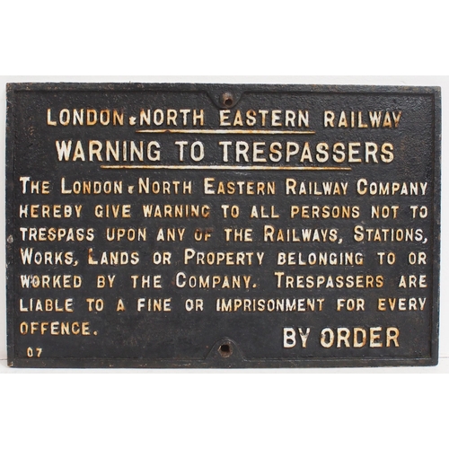 920 - LNER C/I trespass notice (TPL107) 26¼