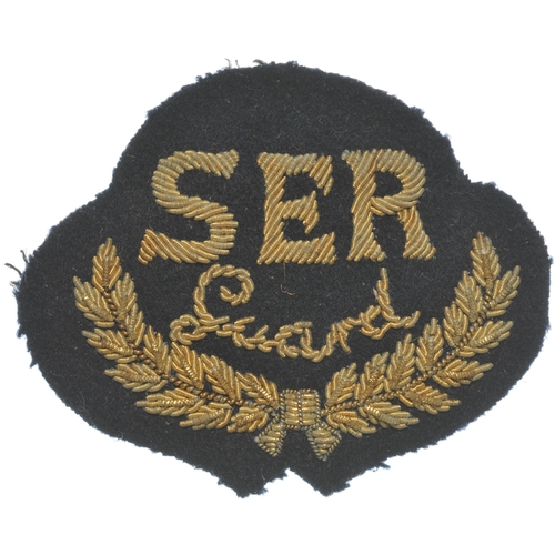 396 - A South Eastern Railway cap badge, SER, GUARD, gilt wire on black, 3