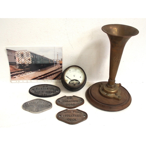 485 - Collection of Class 501 DMBSO vehicle in the M61133-M61189 parts, electric unit rebuilt as a battery... 