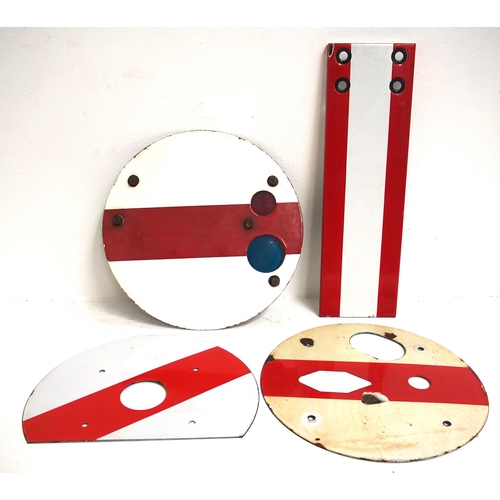 824 - BR LMR & BR(E) ground disc signal enamel face plates & calling on signal blade all in generally good... 