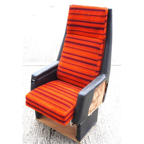 976 - Pullman single carriage seat from the Mk11 stock, reasonably good condition, upholstery good vinyl h... 