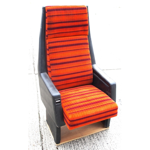 976 - Pullman single carriage seat from the Mk11 stock, reasonably good condition, upholstery good vinyl h... 