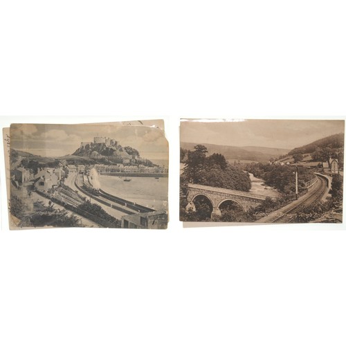 393 - Railway postcards, infrastructure, stations, bridges, etc, a good variety, in plastic sleeves. (36) ... 