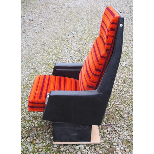 303 - Pullman single carriage seat from the Mk11 stock, reasonably good condition, upholstery good, self s... 