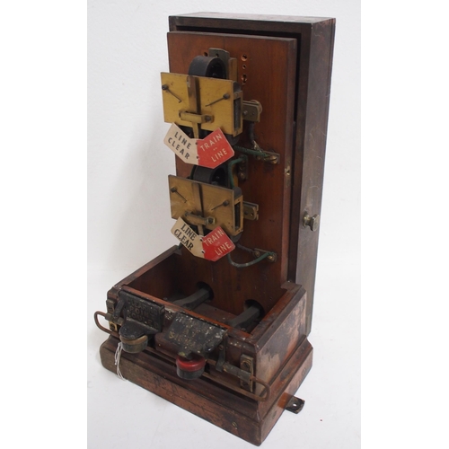 44 - GWR double disc Spagnoletti block instrument, flags free moving, with rear contact box, missing one ... 