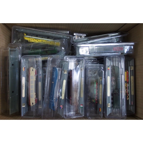 612 - N Gauge static models in original packaging - large quantity in one box, UK & overseas. (D4X) (Dispa... 