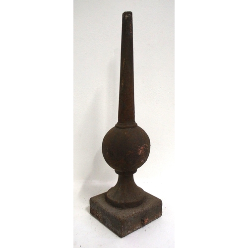 615 - GCR C/I wooden post signal finial, tip of finial absent, ex Lutterworth area. (Dispatch by Mailboxes... 