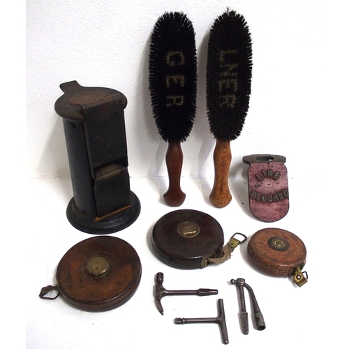 621 - Miscellaneous items - Edmondson ticket dating press, GER & LNER clothes brushes (both good), BR(E), ... 