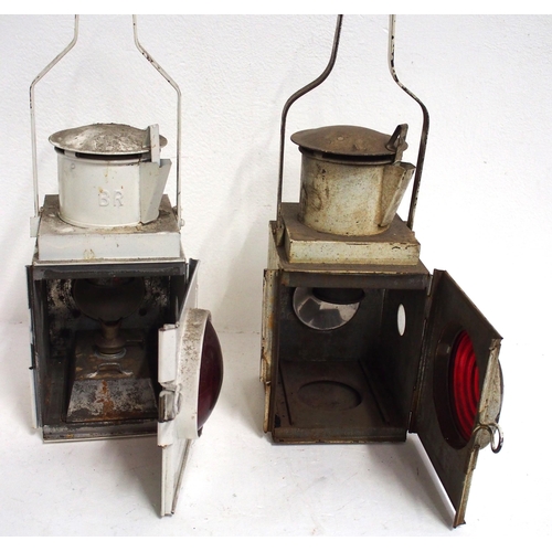 676 - BR & BR(M) train tail  lamps one without reservoir, ex service condition. (2) (B1) (Dispatch by Mail... 