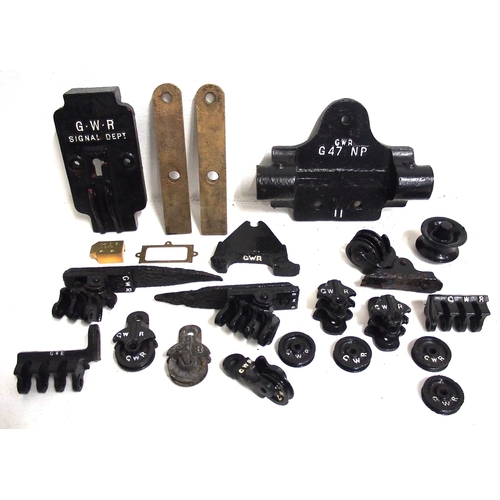 692 - Box of GWR S&T castings & fittings including wooden post arm spindle fitting (G47), pulley wheels, 2... 