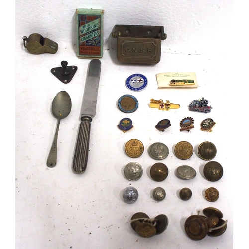 721 - Miscellaneous small items including uniform buttons (GWR, LSWR, LNWR, LMS, HR, MIDLAND, GSR, CLC, LB... 