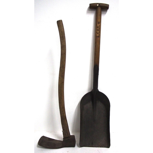 744 - LC&DR Fireman's shovel 38