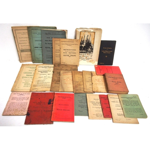 915 - Quantity of mainly LMS official booklets, GWR Abbeys (2), Cathedrals & Castles hardback books, LMS s... 