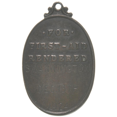 463 - A medallion, MIDLAND RAILWAY AMBULANCE, FOR FIRST AID RENDERED, SWANNINGTON, DEC 13th 1924, bronze, ... 