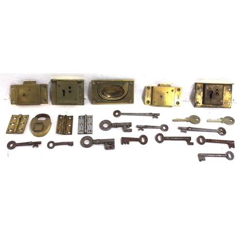 117 - Selection of small items - brass draw locks GWR, LMS, LNER, LNWR, GWR brass recessed draw handle, sm... 