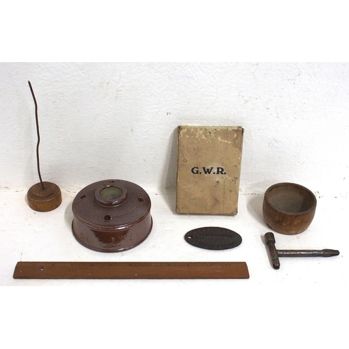 124 - Selection of GWR small items - GWR earthenware inkwell two small chips to base, Swindon Works Testin... 