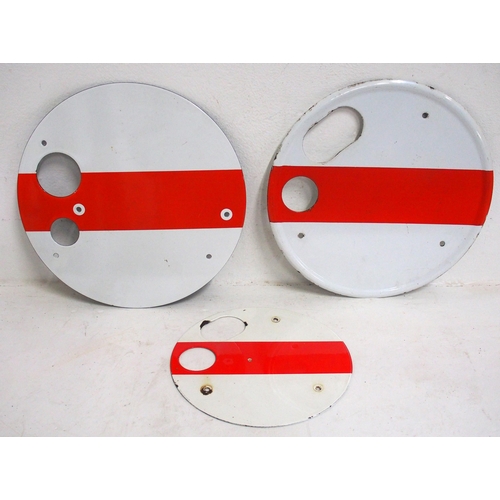 197 - GWR/BR(W) & LMR enamel ground disc signal face plates including the large ribbed GWR pattern all in ... 