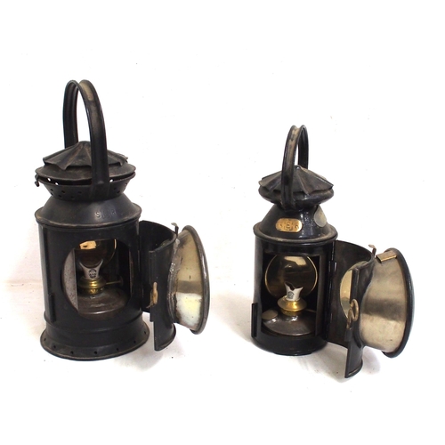 296 - Southern Railway (S(E)R) 3 & 4 aspect handlamps, both complete & in good condition, 3 aspect has aff... 