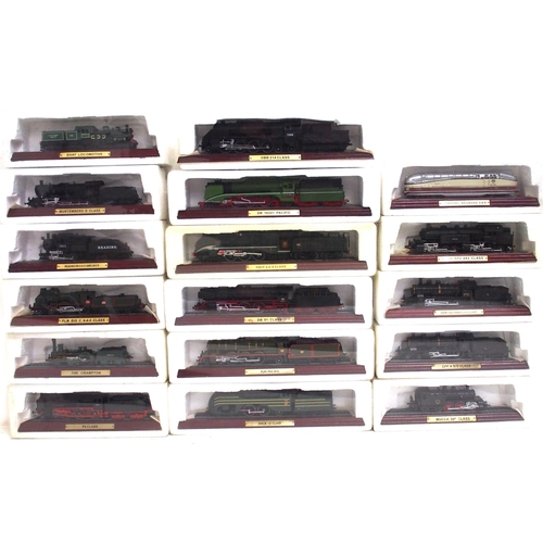 553 - Box of static models in original boxes - look to be 4mm gauge. (D4X) (Dispatch by Mailboxes/Collect ... 